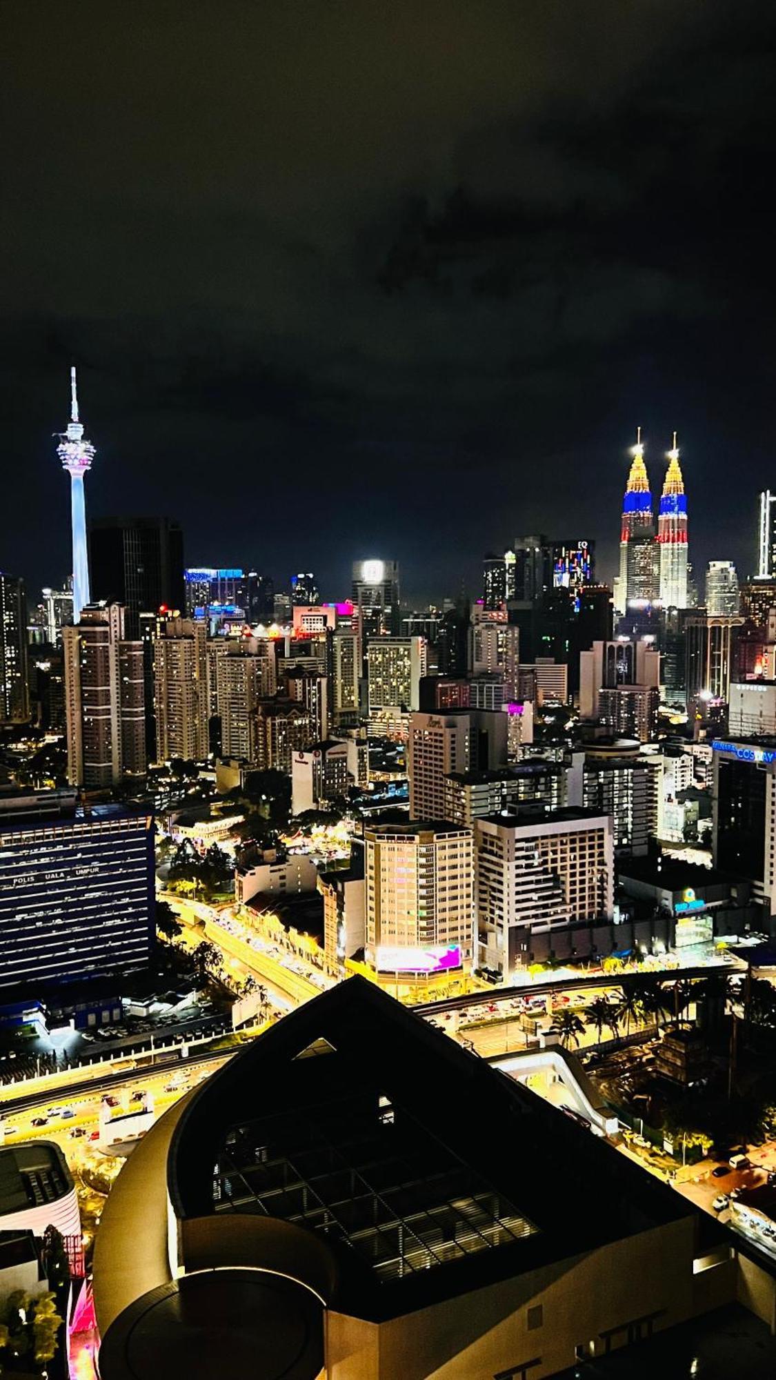 Regal Residences At Berjaya Times Square Kuala Lumpur Exteriör bild